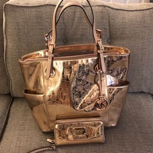 Michael Kors Wallet & Tote